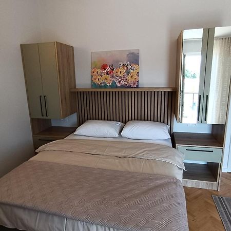 Diana Rooms And Apartments Starigrad-Paklenica Kültér fotó