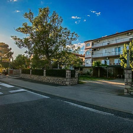 Diana Rooms And Apartments Starigrad-Paklenica Kültér fotó
