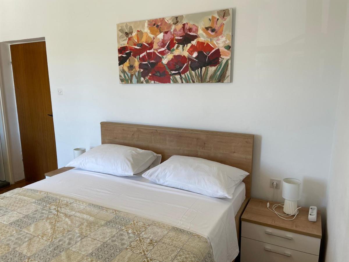 Diana Rooms And Apartments Starigrad-Paklenica Kültér fotó
