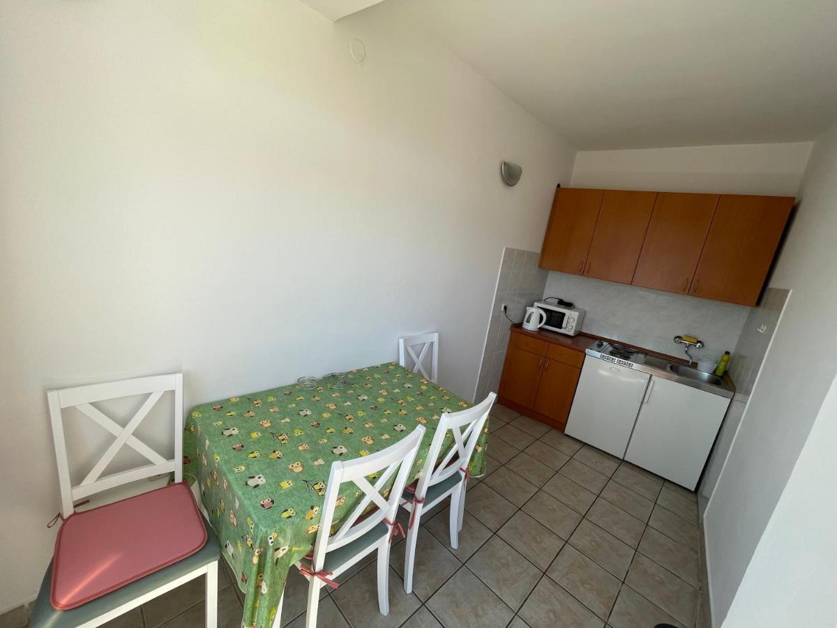 Diana Rooms And Apartments Starigrad-Paklenica Kültér fotó