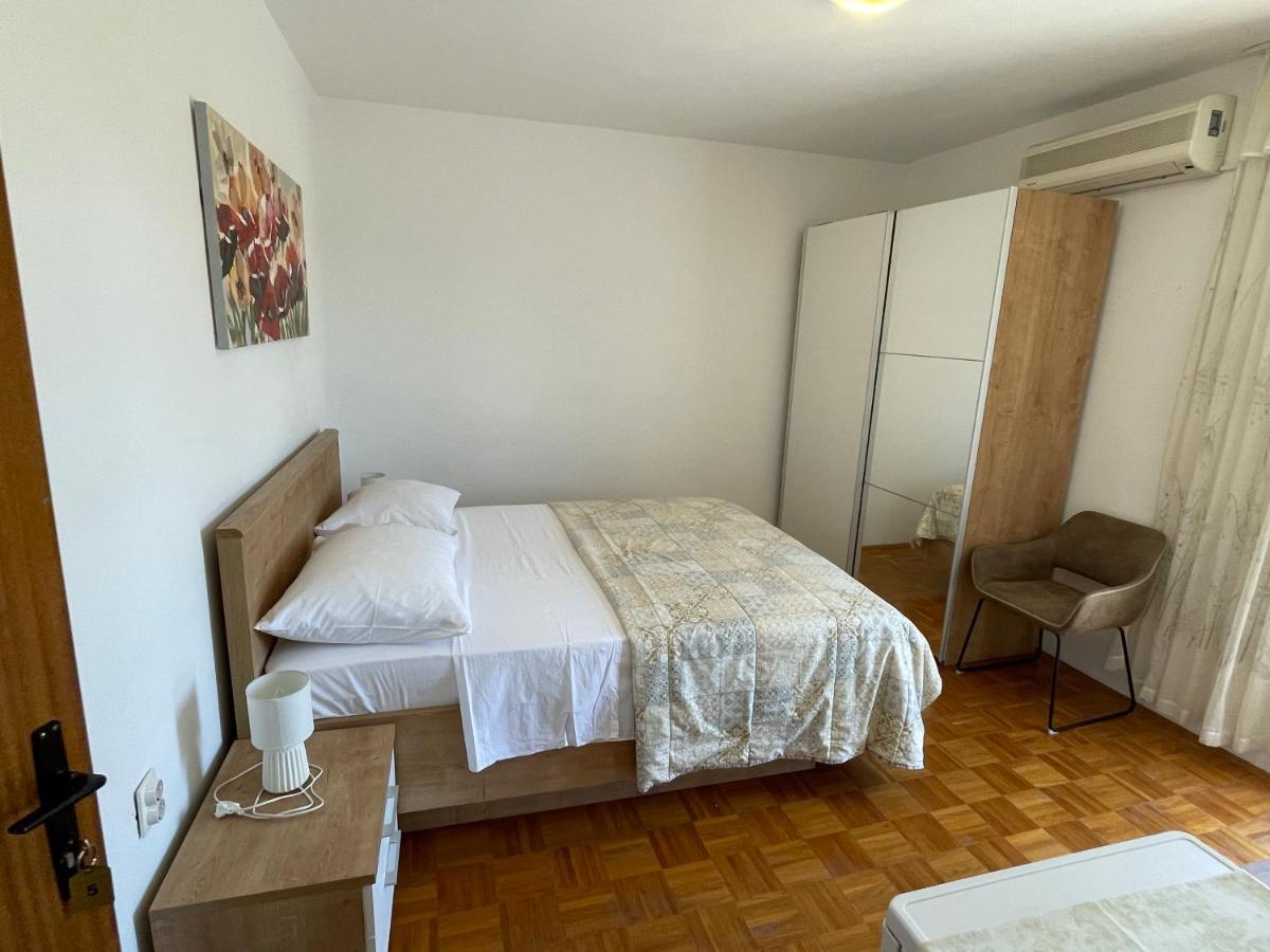 Diana Rooms And Apartments Starigrad-Paklenica Kültér fotó