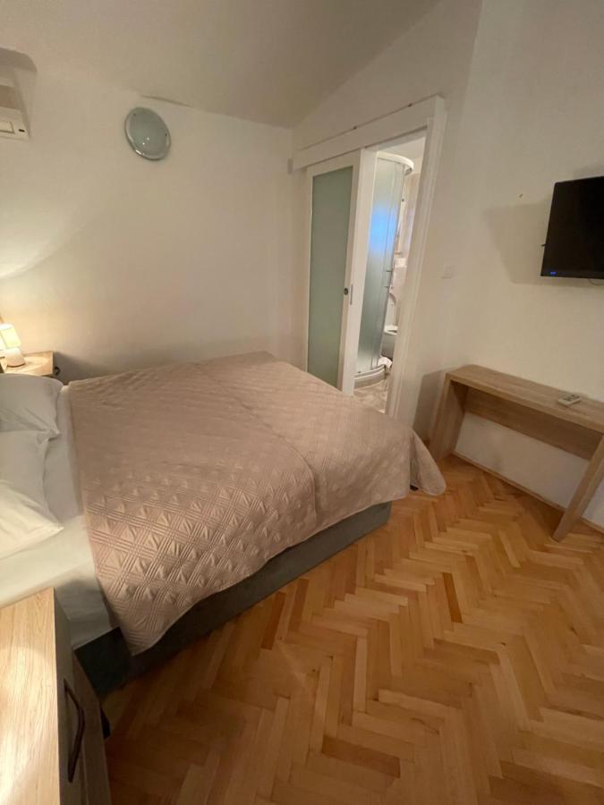 Diana Rooms And Apartments Starigrad-Paklenica Kültér fotó