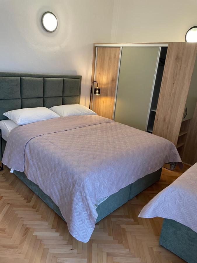 Diana Rooms And Apartments Starigrad-Paklenica Kültér fotó