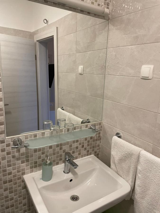 Diana Rooms And Apartments Starigrad-Paklenica Kültér fotó