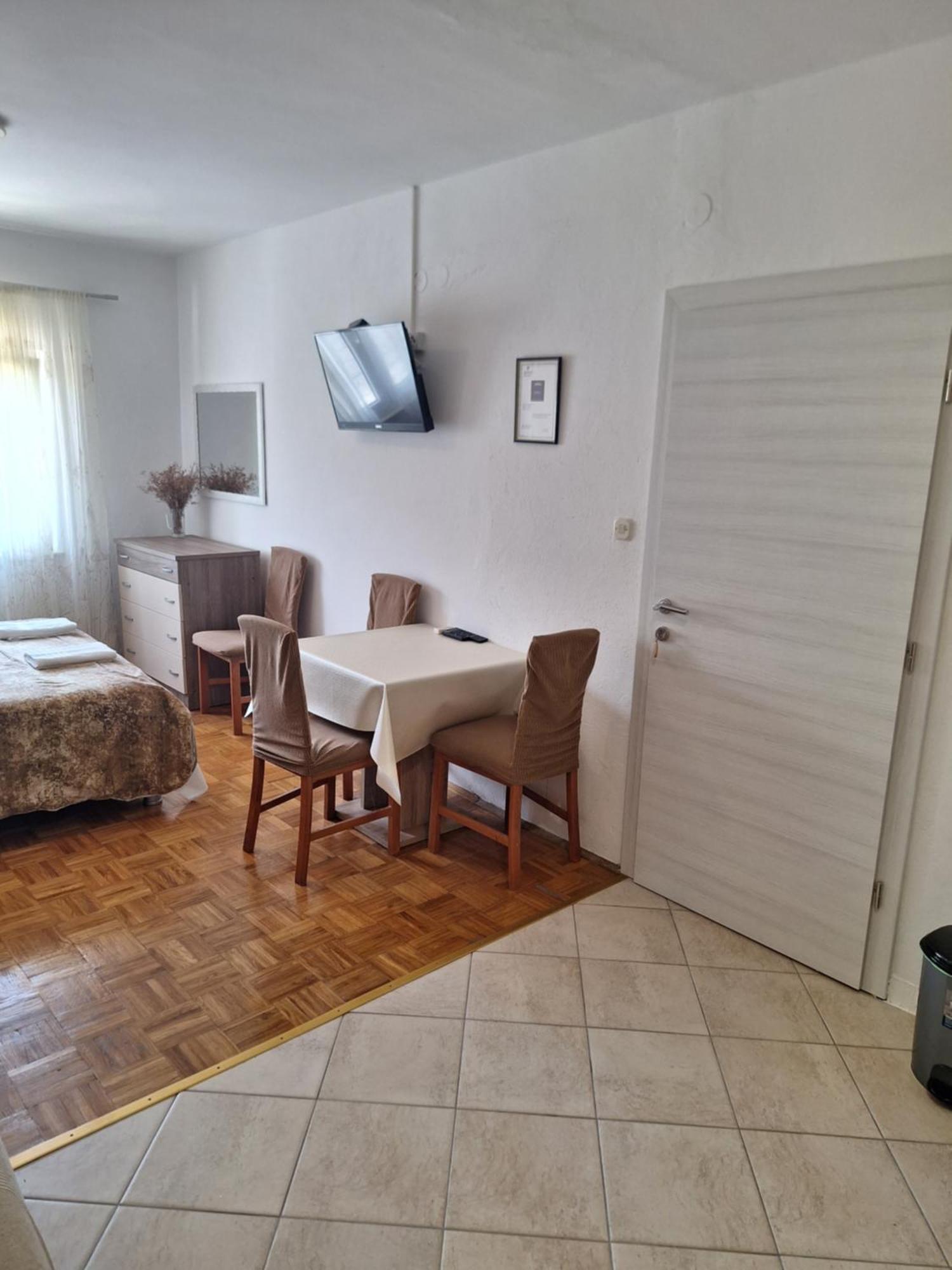 Diana Rooms And Apartments Starigrad-Paklenica Kültér fotó