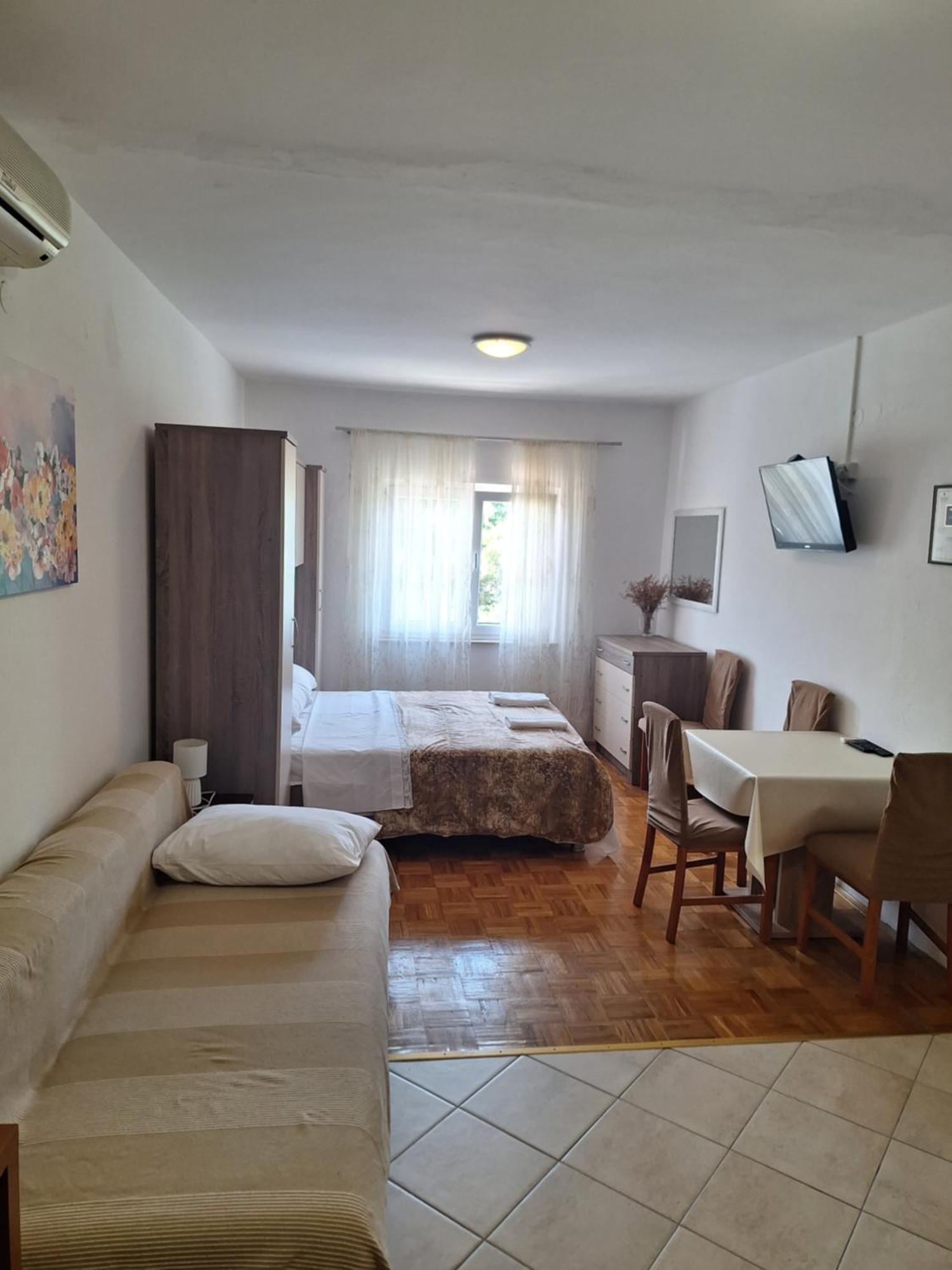 Diana Rooms And Apartments Starigrad-Paklenica Kültér fotó