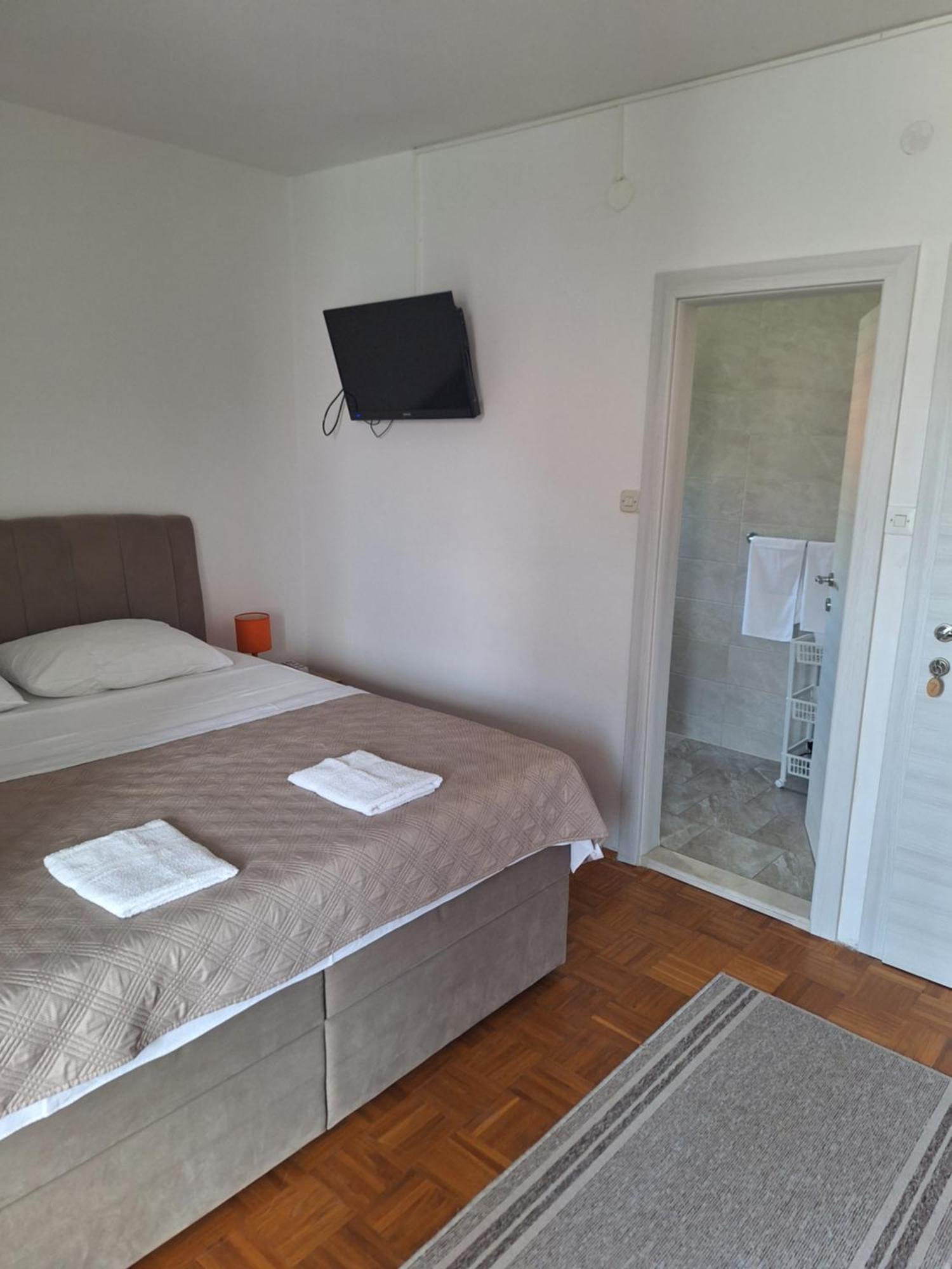 Diana Rooms And Apartments Starigrad-Paklenica Kültér fotó