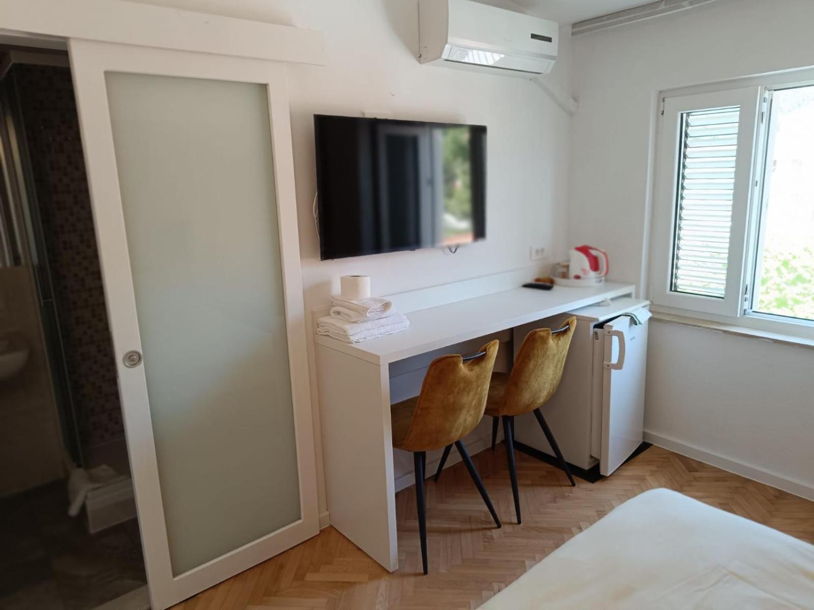 Diana Rooms And Apartments Starigrad-Paklenica Szoba fotó