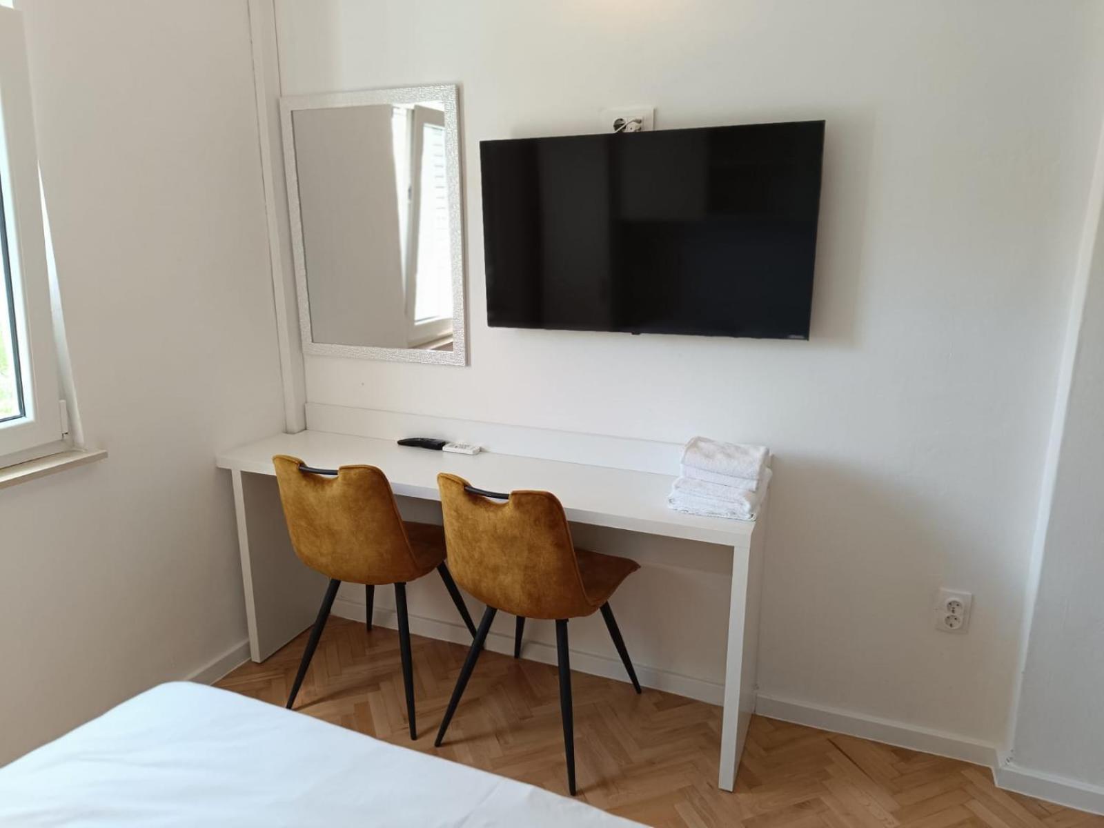 Diana Rooms And Apartments Starigrad-Paklenica Szoba fotó