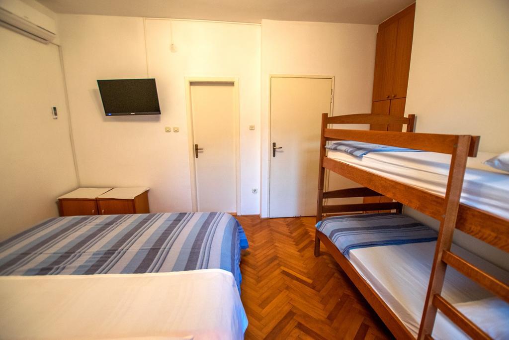 Diana Rooms And Apartments Starigrad-Paklenica Kültér fotó