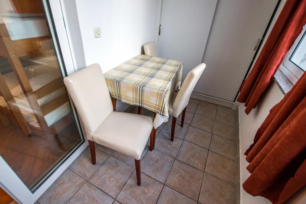 Diana Rooms And Apartments Starigrad-Paklenica Kültér fotó