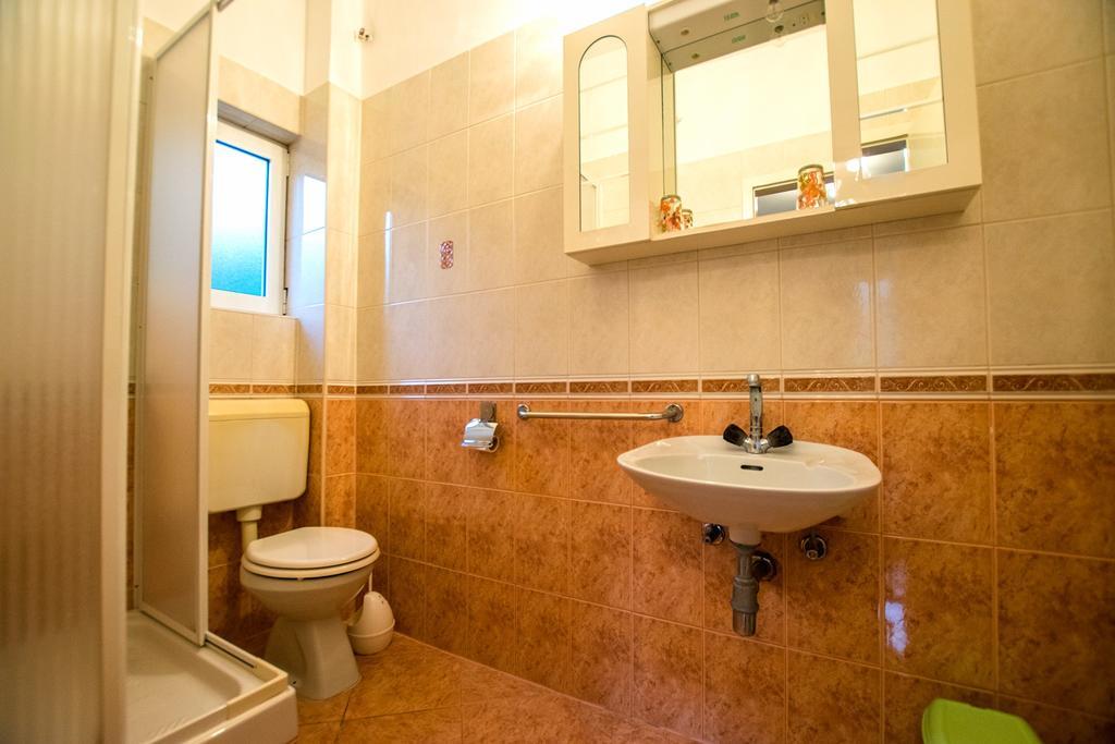 Diana Rooms And Apartments Starigrad-Paklenica Kültér fotó