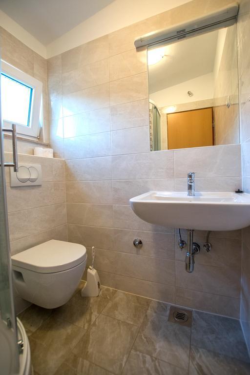 Diana Rooms And Apartments Starigrad-Paklenica Kültér fotó