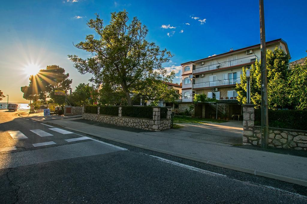 Diana Rooms And Apartments Starigrad-Paklenica Kültér fotó